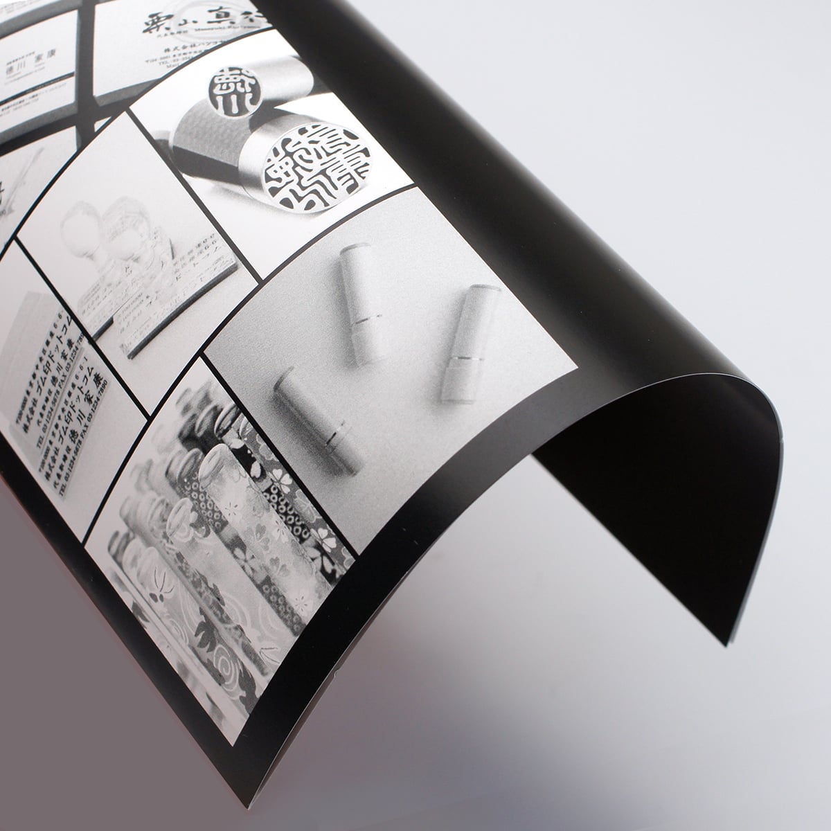二つ折りパンフレット A4サイズ仕上げ 上質紙標準(135kg) 両面モノクロ印刷｜パンフレット印刷ドットコム